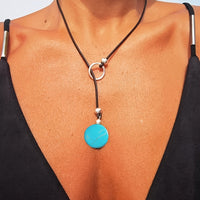Minimalistische ketting met zilveren ring en turkooizen steen