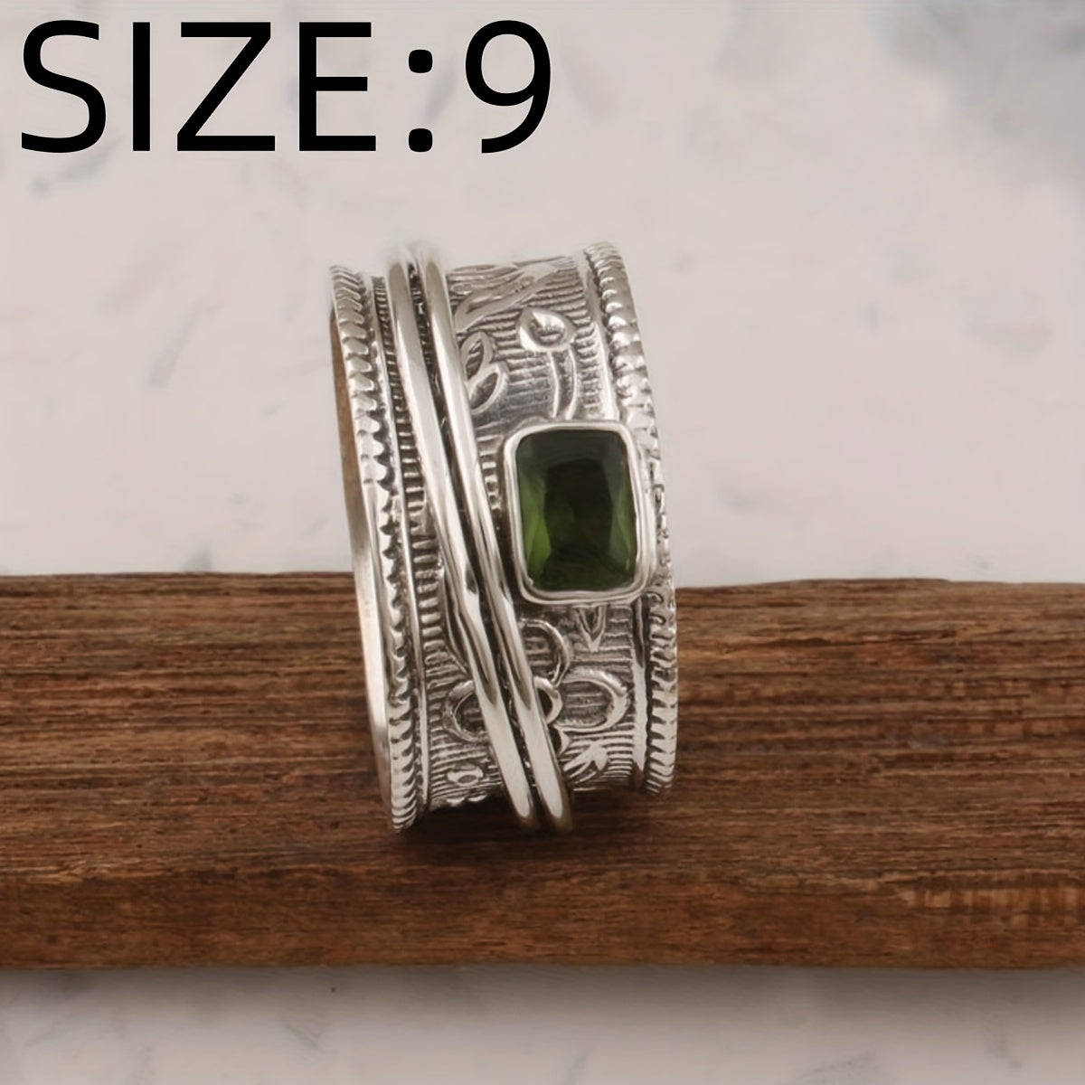 Zilveren brede ring met groene edelsteen