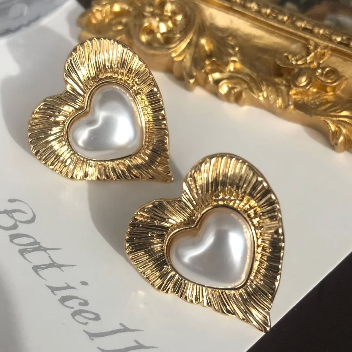 Gouden vintage hartoorbellen met parel