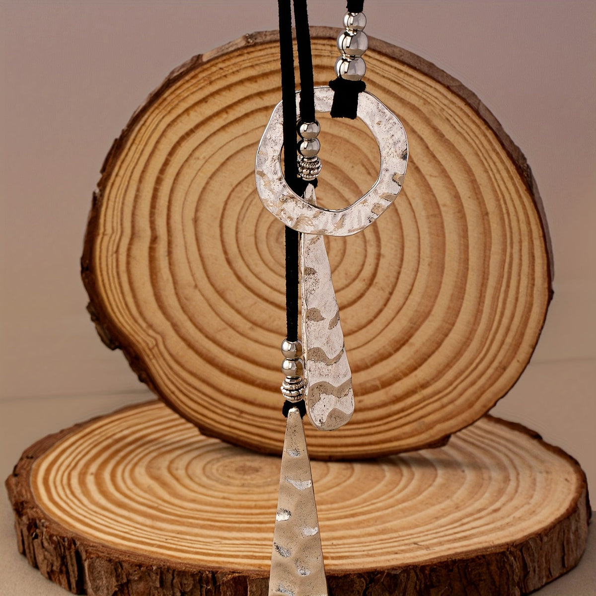 Zilveren ketting met ring en druppelhangers aan koord