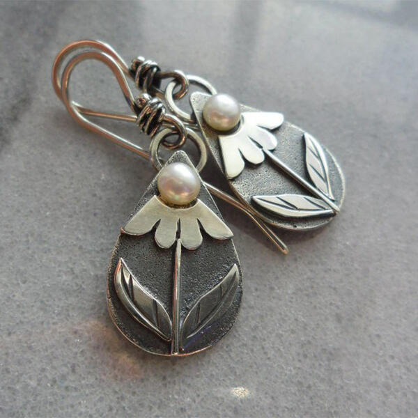 Vintage zilveren oorbellen met bloem en parel