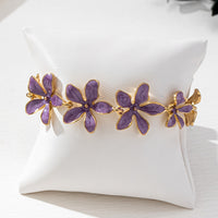 Gouden armband met paarse emaille bloemen