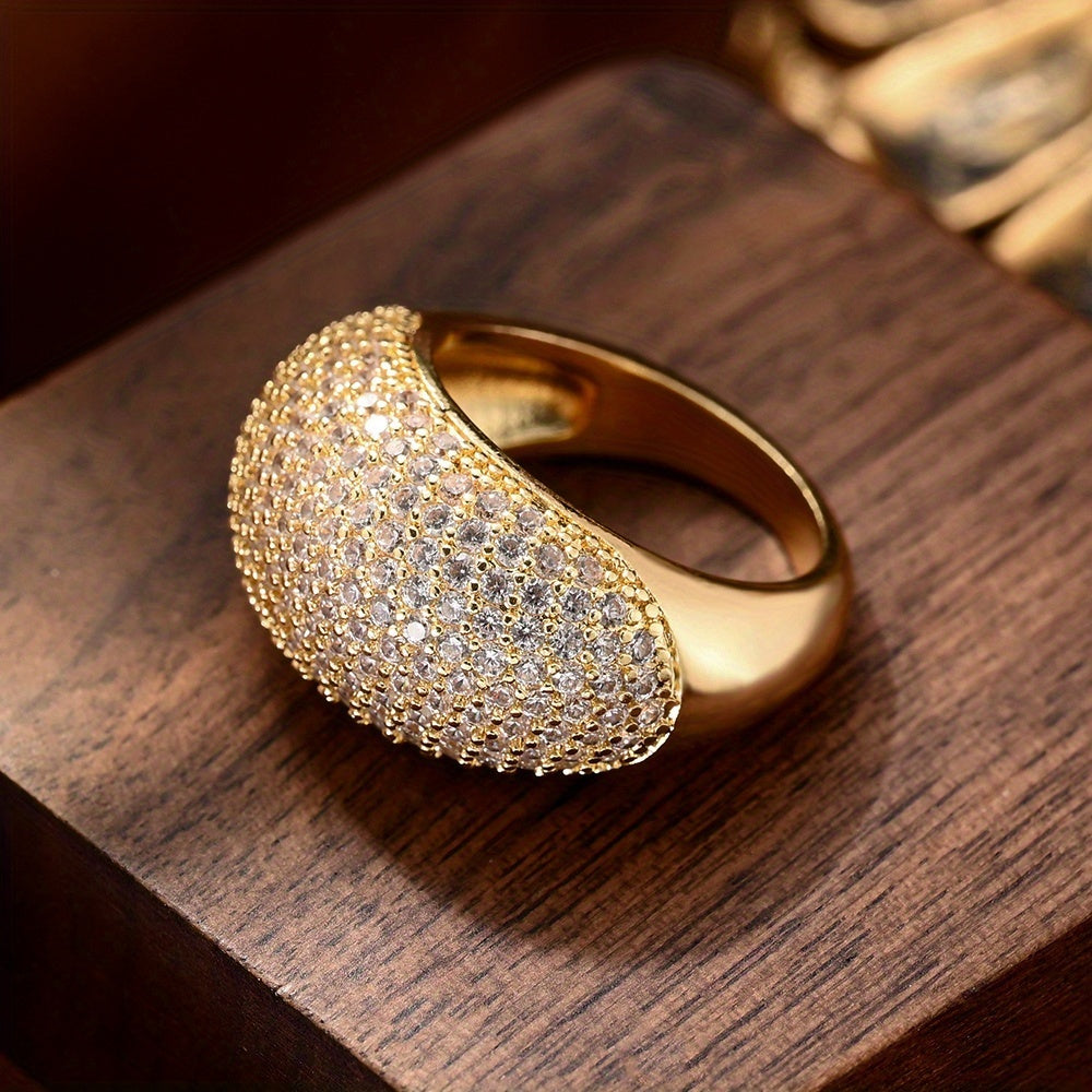 Gouden koepelring met volledige zirkonia pavé