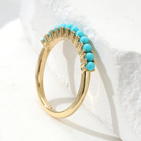 Gouden ring met rij turquoise kralen