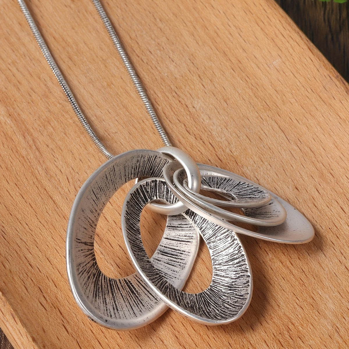 Zilveren ketting- en oorbellenset met gelaagde ovale hanger