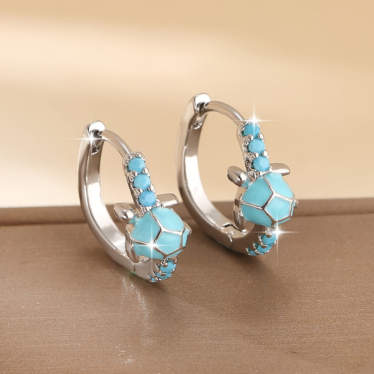 Gouden oorbellen met turquoise schildpadje