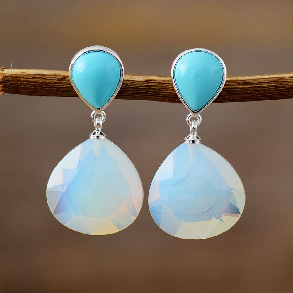 Zilveren oorbellen met turquoise en witte opaal