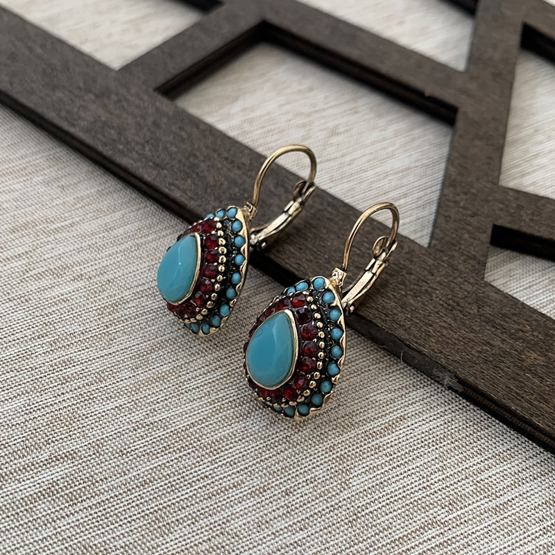 Vintage oorbellen met turquoise druppel en rode strass