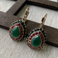 Vintage oorbellen met turquoise druppel en rode strass