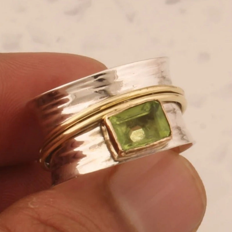 Zilveren spinner-ring met groene peridot