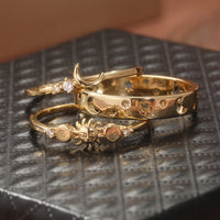 Gouden ringenset met zon, maan en sterren