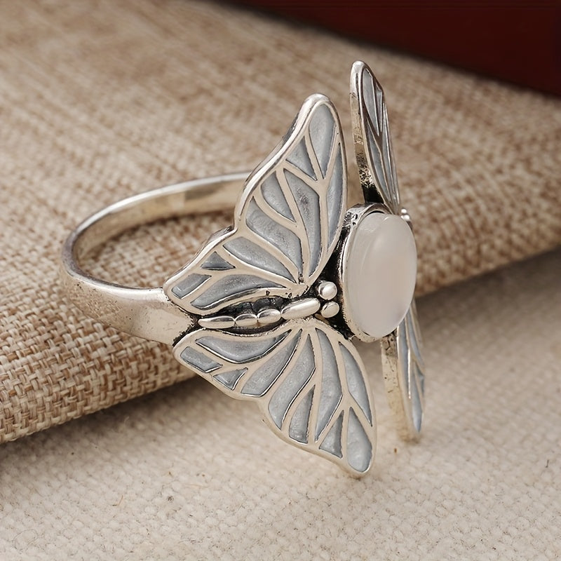 Zilveren vintage vlinderring met witte ovale steen