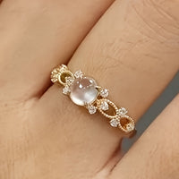 Gouden vintage ring met maansteen en diamantjes