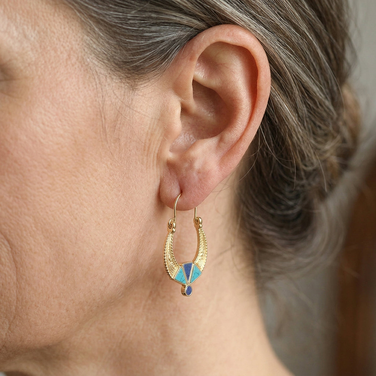 Bohemian oorbellen met turquoise halvemaan en kralen
