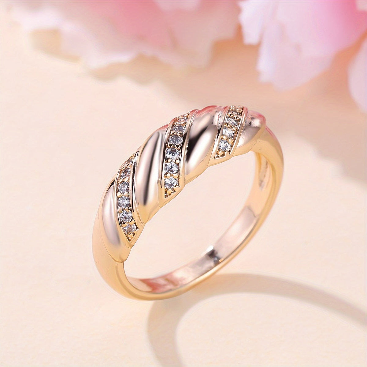 Roségouden gedraaide ring met zirkonia