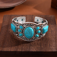 Gouden oorbellen met turquoise druppelsteen