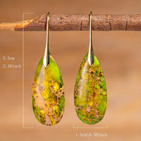 Gouden oorbellen met groene jaspis in druppelvorm