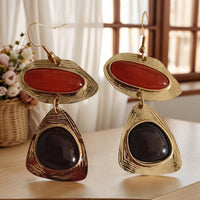 Gouden vintage oorbellen met rode en zwarte stenen