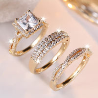 Gouden ringenset met vierkante solitaire en pavé banden