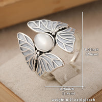 Zilveren vintage vlinderring met witte ovale steen