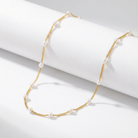 Fijne gouden ketting met mini-parels