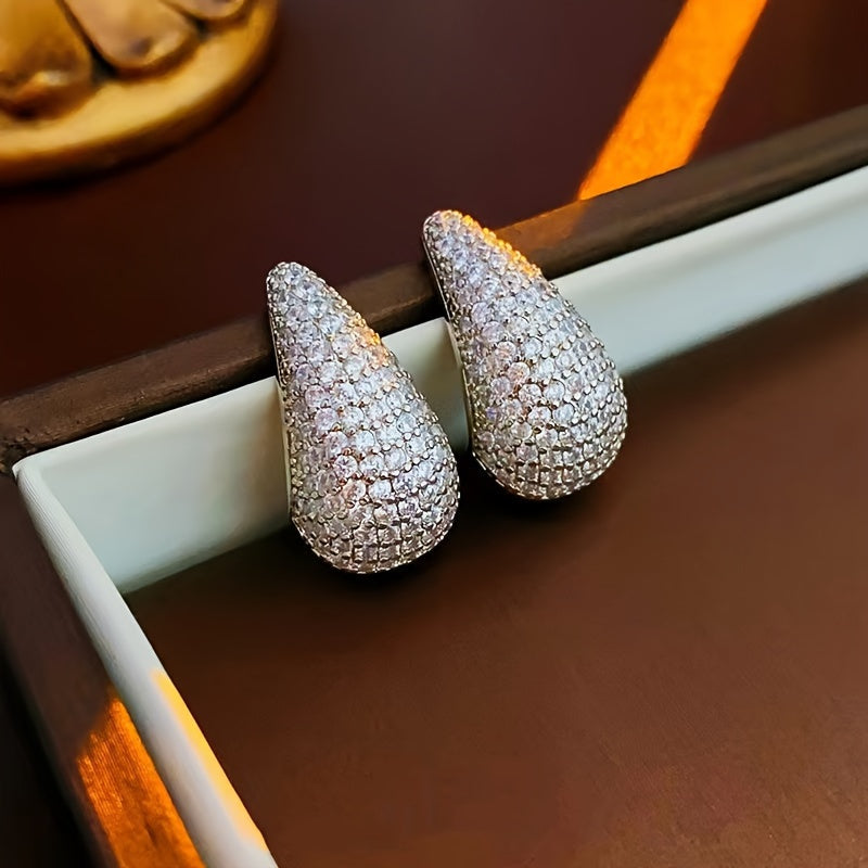 Gouden druppelvormige oorbellen met pavé zirkonia
