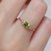 Roségouden ring met ovale peridot en zirkonia
