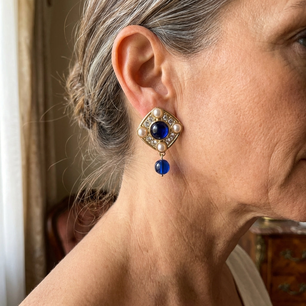 Gouden vintage oorbellen met blauwe steen en parels