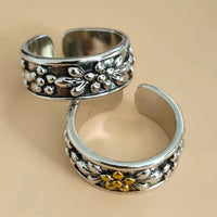 Zilveren brede ring met gegraveerde bloemen