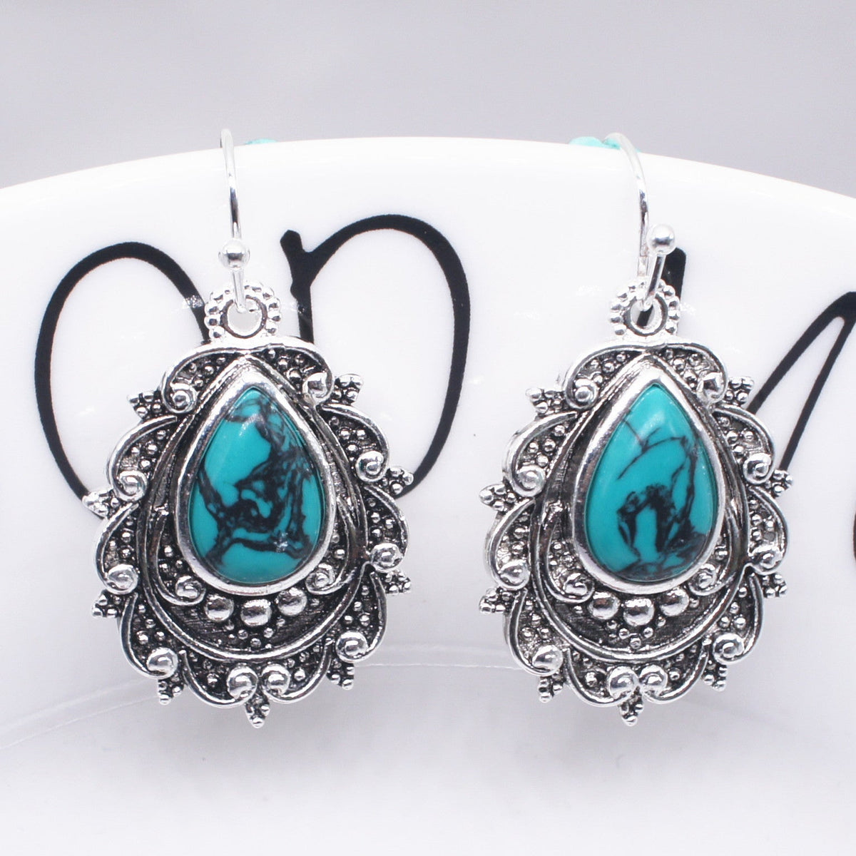 Zilveren vintage filigraan oorbellen met turquoise druppel
