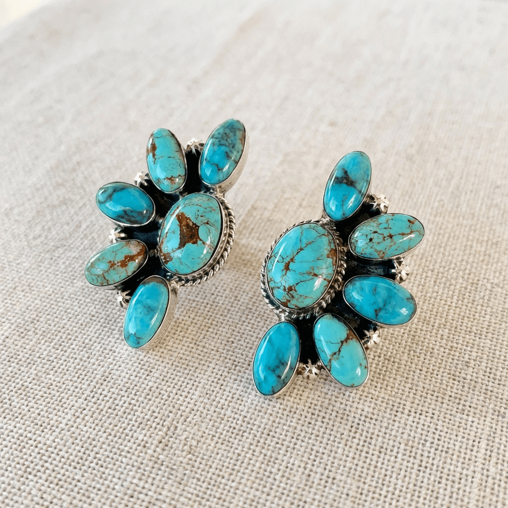 Zilveren oorbellen met ruitvormige turquoise hanger