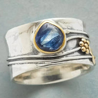 Zilveren bohemian ring met blauwe edelsteen en gouden details