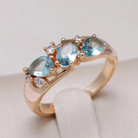 Gouden ring met blauwe edelstenen en zirkonia