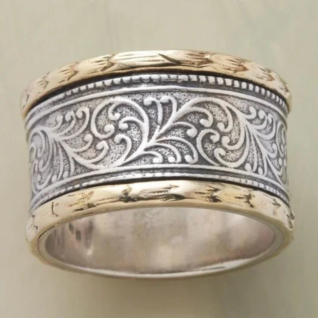 Zilveren vintage ring met gegraveerd bloemmotief en gouden randen