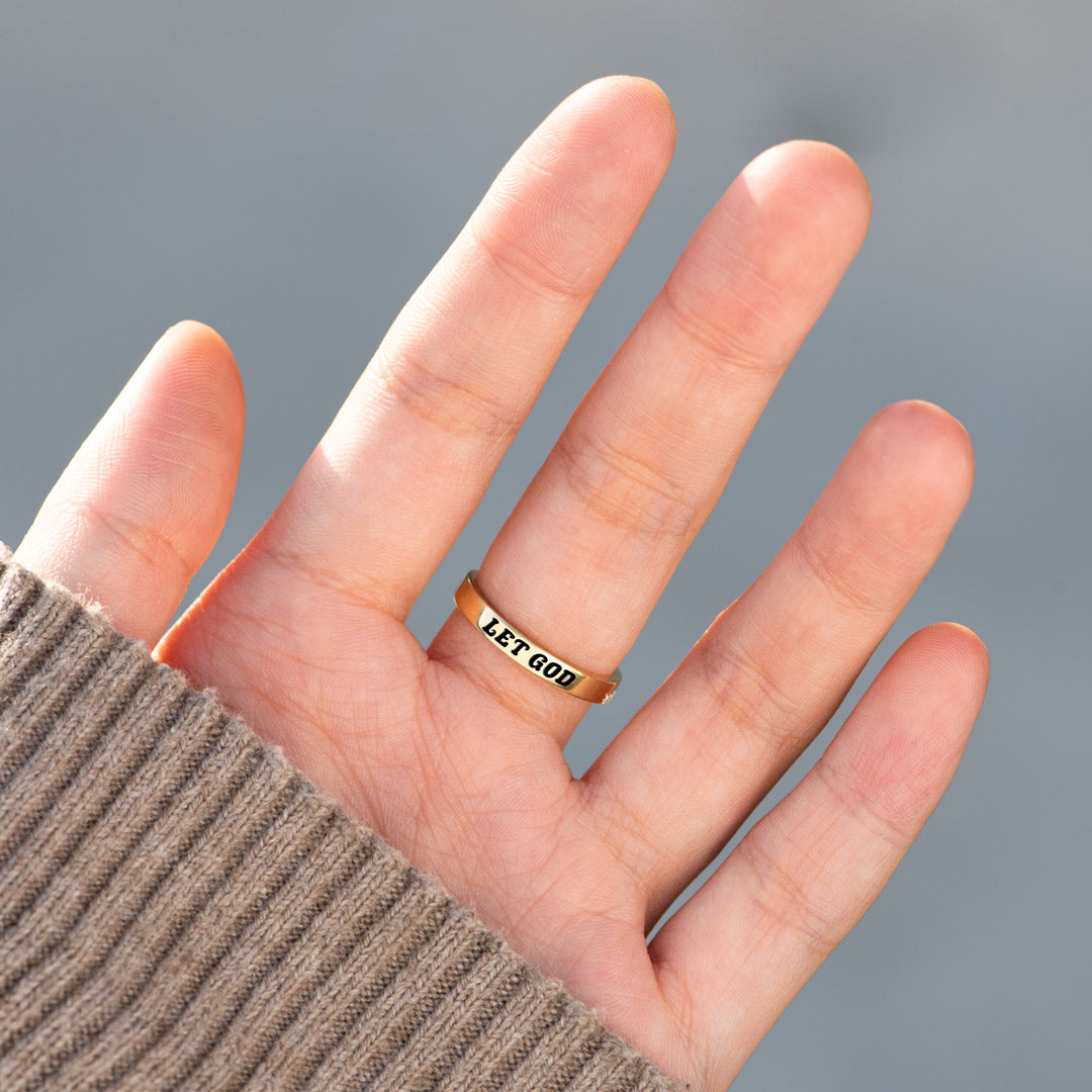 Gouden kruisring met zirkonia pavé
