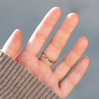 Gouden kruisring met zirkonia pavé