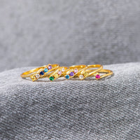 Gouden ring met kleurrijke geboortestenen