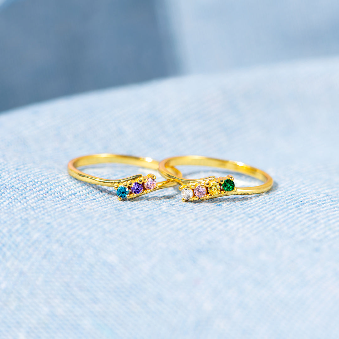 Gouden ring met kleurrijke geboortestenen
