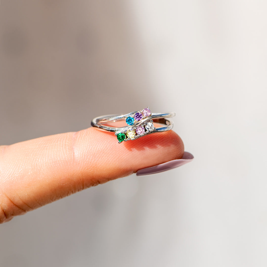 Gouden ring met kleurrijke geboortestenen
