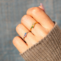 Gouden ring met kleurrijke geboortestenen