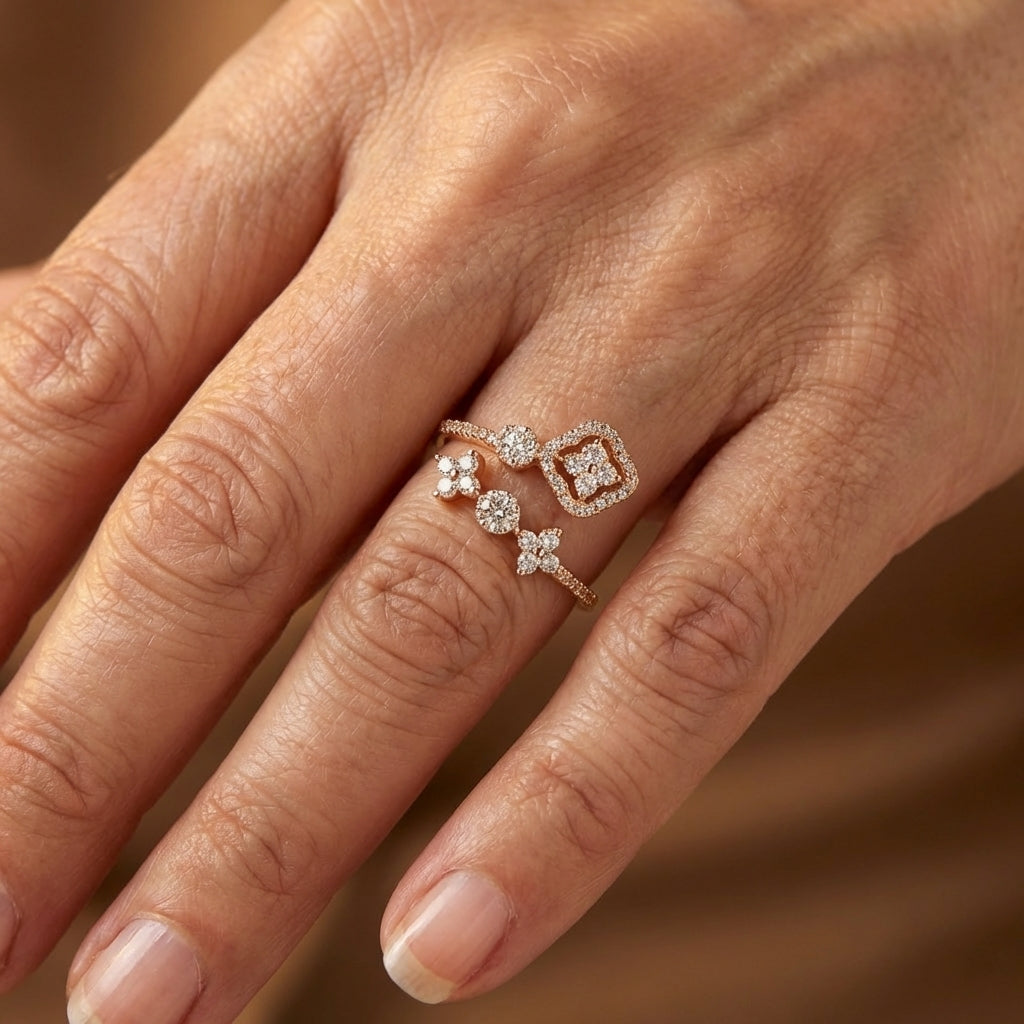 Gouden open wikkelring met zirkonia bloemen