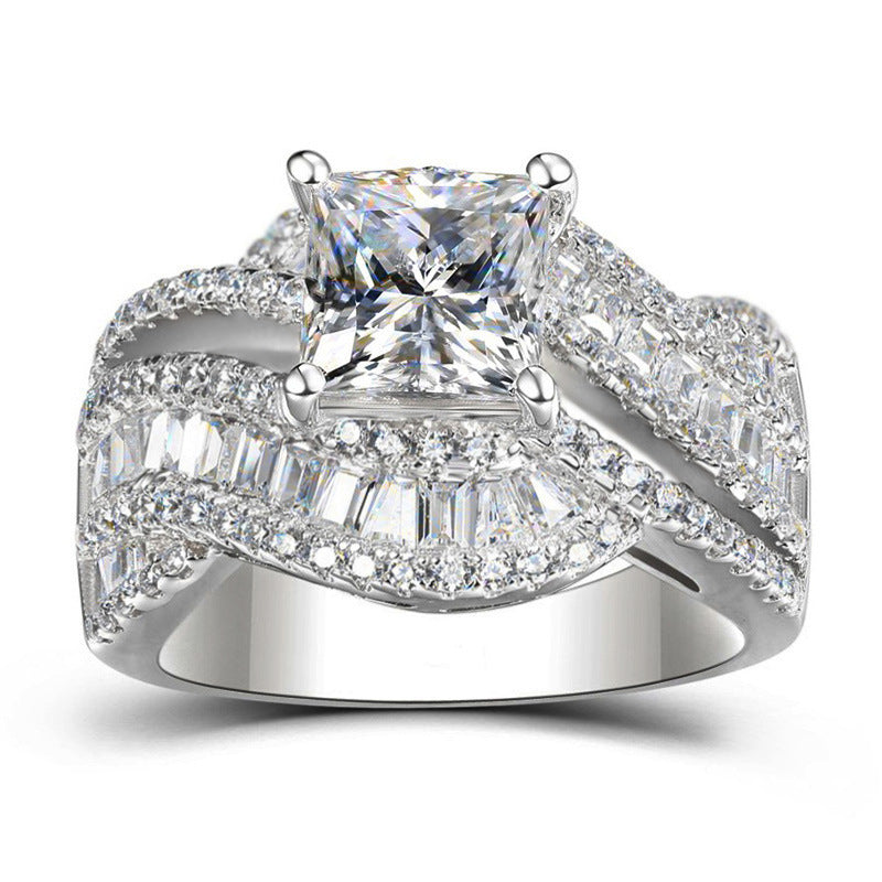 Zilveren ring met princess-geslepen zirkonia en getwiste band