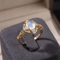 Gouden vintage ring met maansteen en zirkonia
