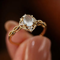 Gouden vintage ring met maansteen en zirkonia