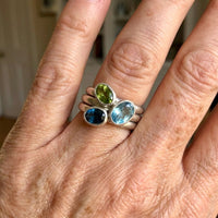 Zilveren ringenset met groene en blauwe edelstenen