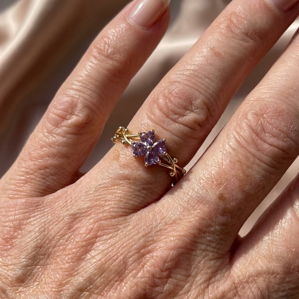 Gouden ring met paarse klavertjevier van zirkonia