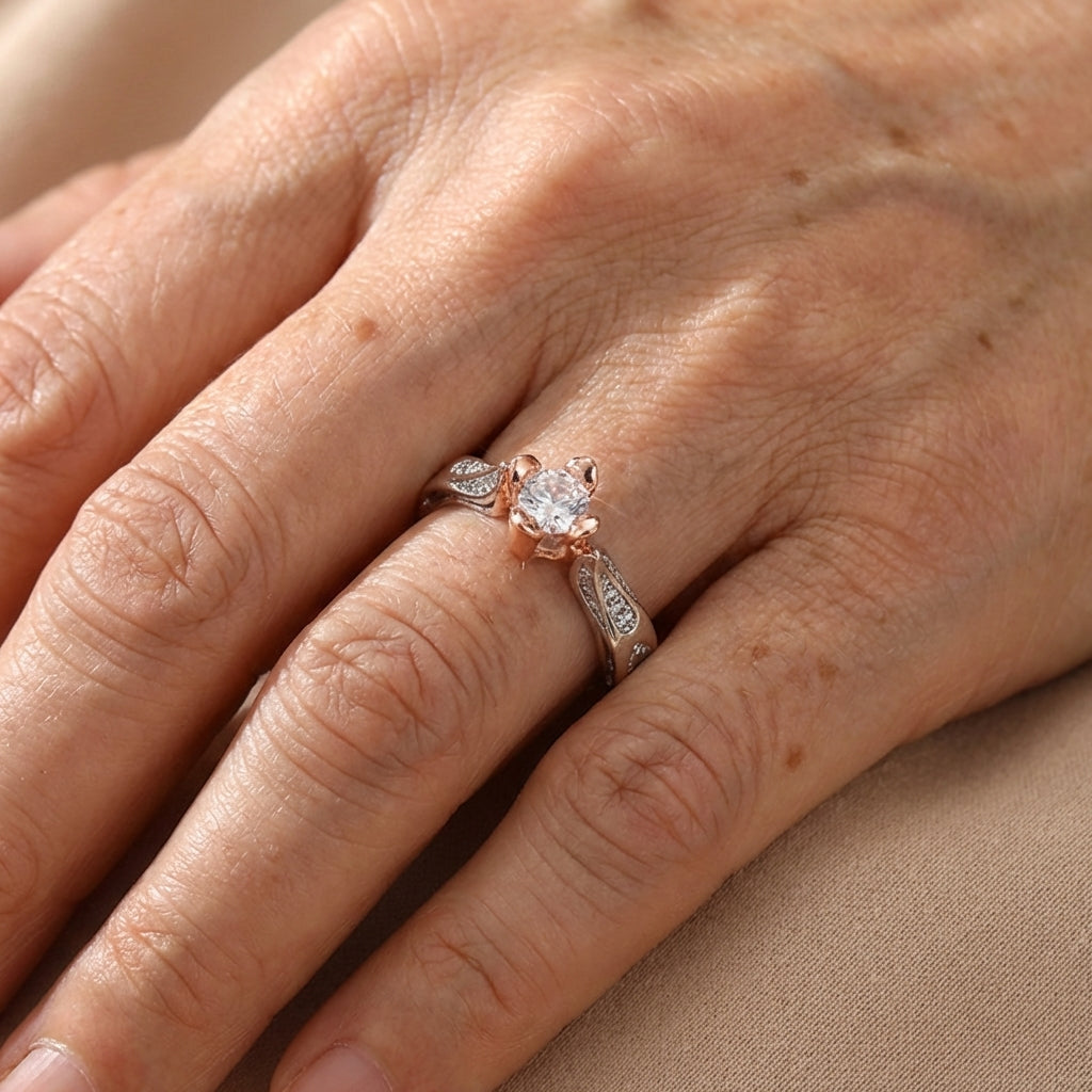 Tweekleurige zilveren en roségouden ring met zirkonia