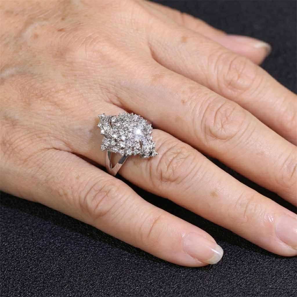 Zilveren ring met sprankelende zirkonia bloem