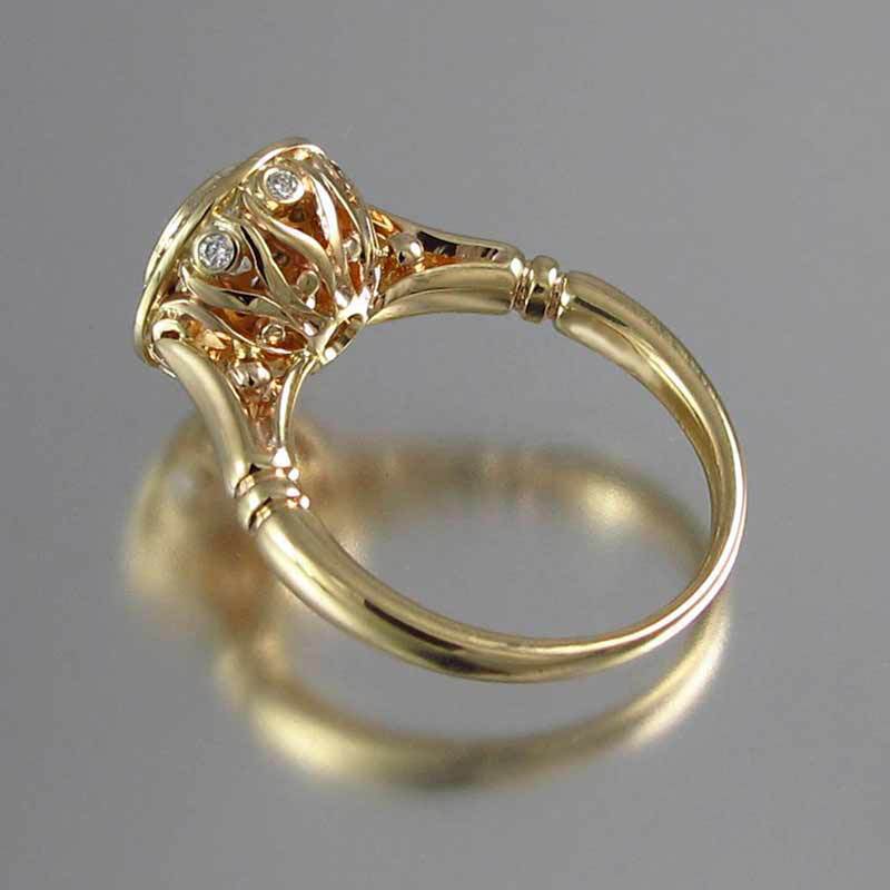 Gouden ringenset met ronde zirkonia in halo en gebogen band