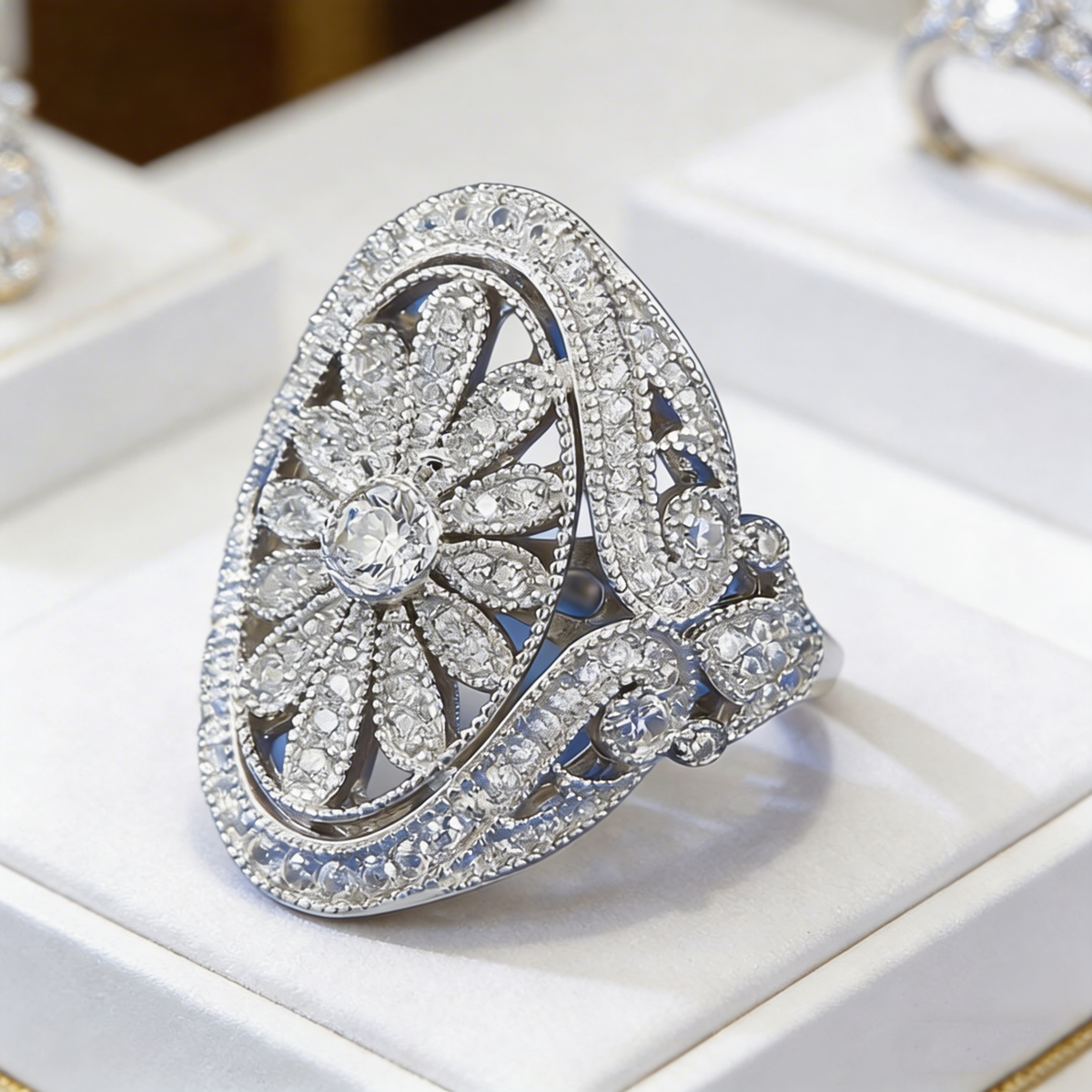 Zilveren vintage ovale ring met zirkonia bloemmotief